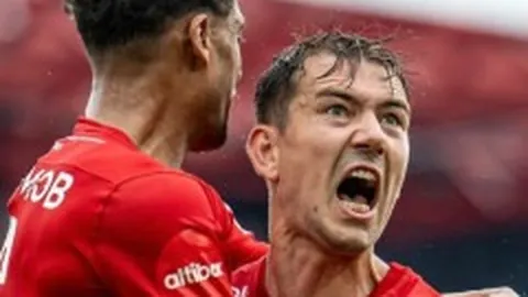 曼联困境：低薪资占比却充斥“高薪低能”，症结在此